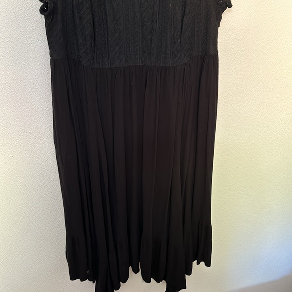 Torrid 1X Deep Black Midi Rayon Slub Lace Trim Dress with Pockets - Picture 5 of 12